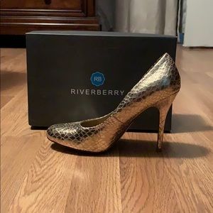 Gold Heel Pump
